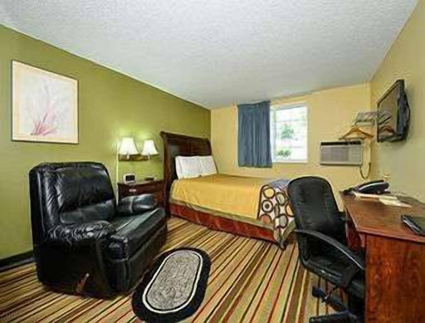 Hotel Super 8 By Wyndham Minot Airport Exterior foto